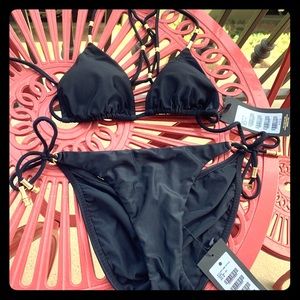 Beautiful black Vix bikini with tags still on!